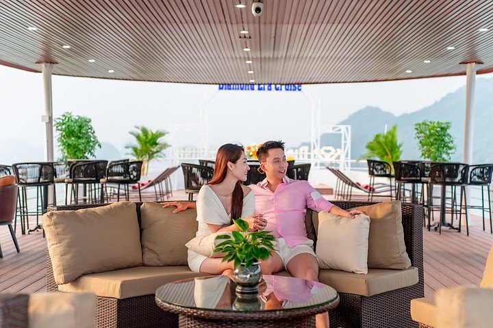 Luxuriöse Tageskreuzfahrt in der Halong-Bucht mit Höhlenbesichtigung, Inselbesuchen und Mittagsbuffet, Foto 39 | wizardtrip