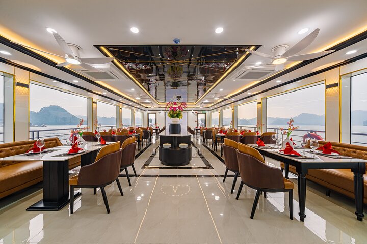 Luxuriöse Tageskreuzfahrt in der Halong-Bucht mit Höhlenbesichtigung, Inselbesuchen und Mittagsbuffet, Foto 41 | wizardtrip