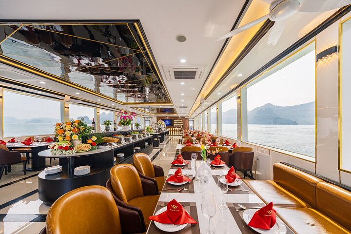 Luxuriöse Tageskreuzfahrt in der Halong-Bucht mit Höhlenbesichtigung, Inselbesuchen und Mittagsbuffet, Foto 42 | wizardtrip