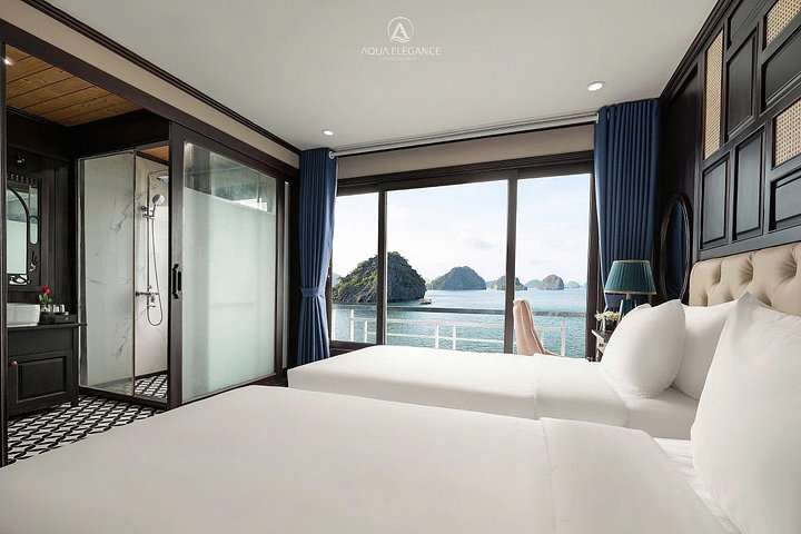 Scenische cruise door Halong Bay of Lan Ha Bay, Vietnam, met prachtige kalkstenen karsten en smaragdgroen water, foto 6 | wizardtrip