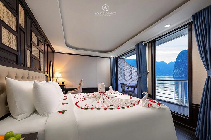 Scenische cruise door Halong Bay of Lan Ha Bay, Vietnam, met prachtige kalkstenen karsten en smaragdgroen water, foto 10 | wizardtrip