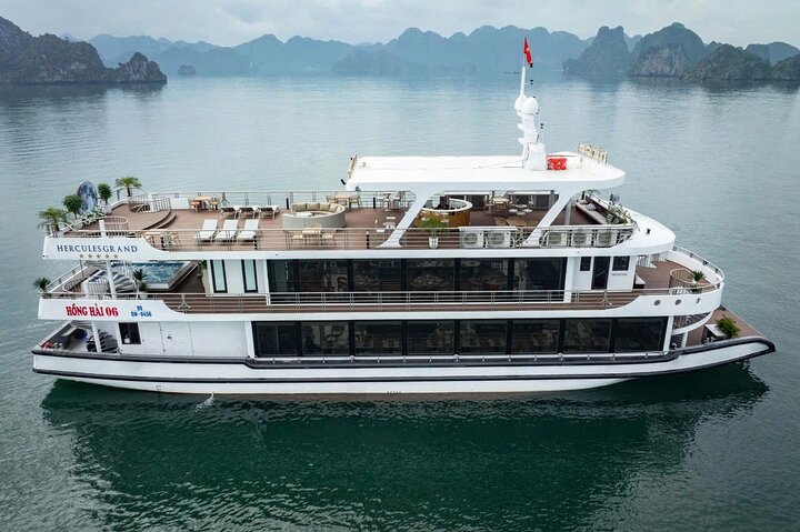 A scenic day cruise through Ha Long Bay, Vietnam, featuring caves, islands, and onboard activities, photo 17 | wizardtrip
