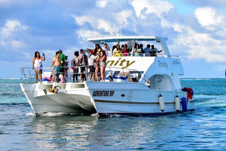 Punta Cana Hip Hop Party Boat Adults Only DJ & Open Bar | wizardtrip