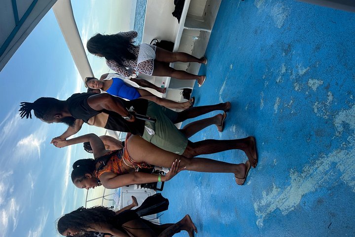 Hip Hop party boat cruise alleen voor volwassenen met DJ en open bar in Punta Cana, foto 11 | wizardtrip