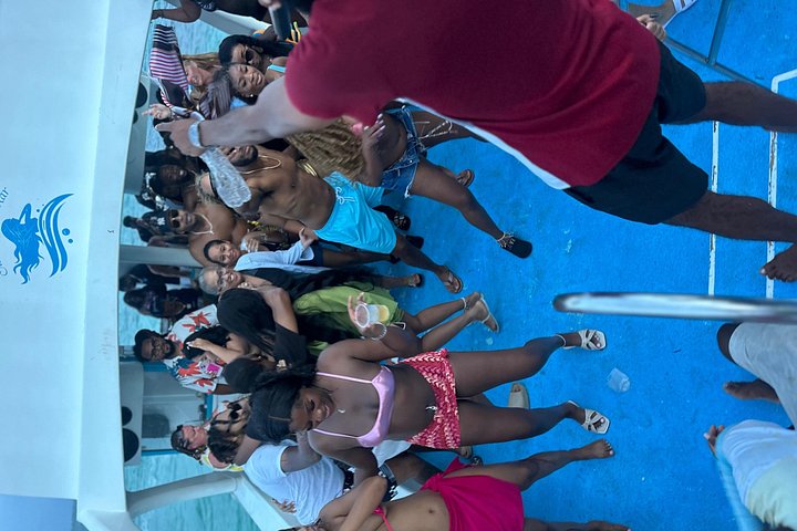 Hip Hop party boat cruise alleen voor volwassenen met DJ en open bar in Punta Cana, foto 18 | wizardtrip