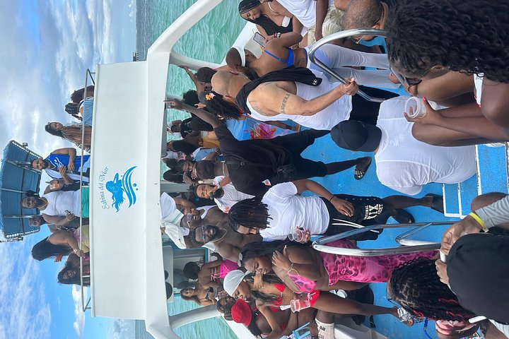 Hip Hop party boat cruise alleen voor volwassenen met DJ en open bar in Punta Cana, foto 20 | wizardtrip