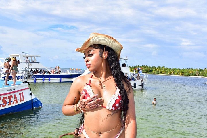Hip Hop party boat cruise alleen voor volwassenen met DJ en open bar in Punta Cana, foto 22 | wizardtrip