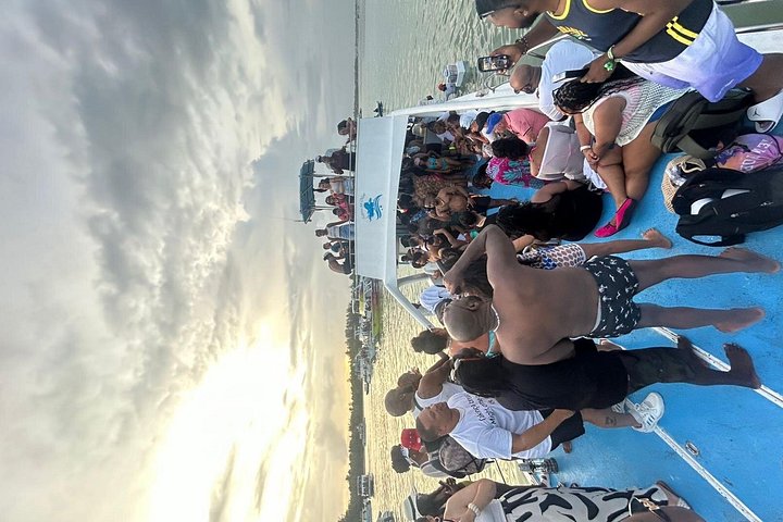 Hip Hop party boat cruise alleen voor volwassenen met DJ en open bar in Punta Cana, foto 25 | wizardtrip