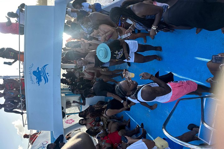Hip Hop party boat cruise alleen voor volwassenen met DJ en open bar in Punta Cana, foto 29 | wizardtrip