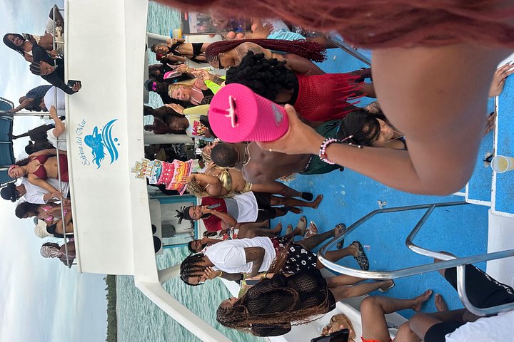 Hip Hop party boat cruise alleen voor volwassenen met DJ en open bar in Punta Cana, foto 32 | wizardtrip