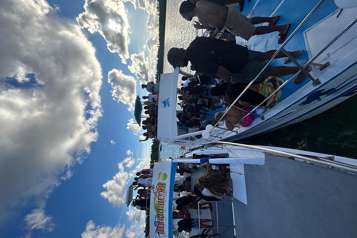 Hip Hop party boat cruise alleen voor volwassenen met DJ en open bar in Punta Cana, foto 33 | wizardtrip