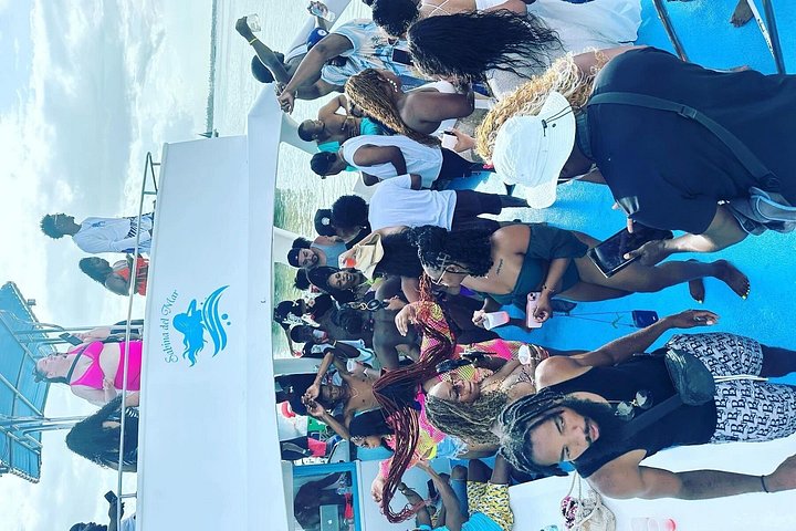 Hip Hop party boat cruise alleen voor volwassenen met DJ en open bar in Punta Cana, foto 35 | wizardtrip