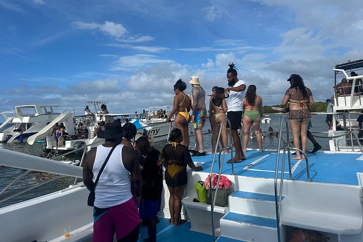 Hip Hop party boat cruise alleen voor volwassenen met DJ en open bar in Punta Cana, foto 38 | wizardtrip