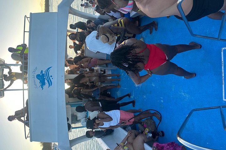 Hip Hop party boat cruise alleen voor volwassenen met DJ en open bar in Punta Cana, foto 45 | wizardtrip