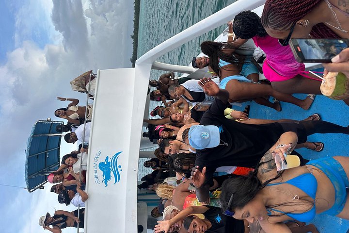 Hip Hop party boat cruise alleen voor volwassenen met DJ en open bar in Punta Cana, foto 49 | wizardtrip