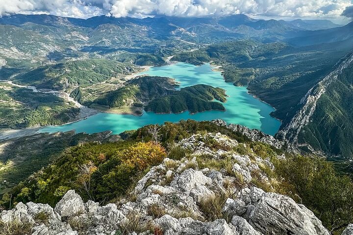 Randonnée au Lac de Bovilla et Mont Gamti depuis Tirana | wizardtrip