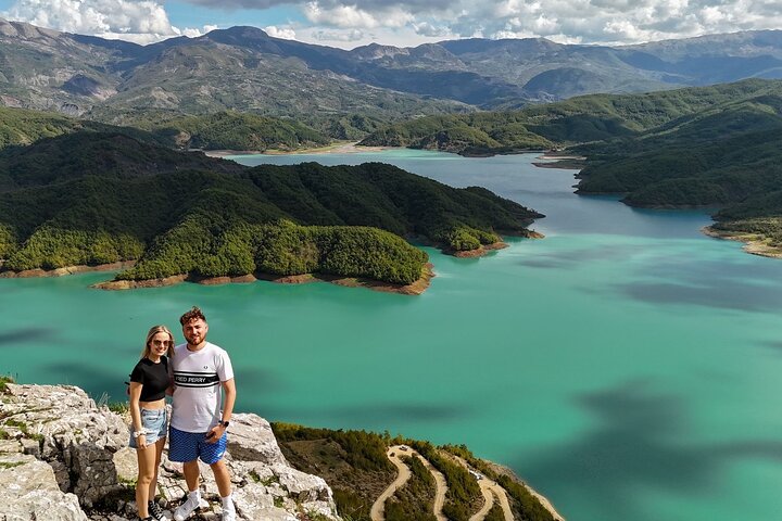 Vandringstur till Bovillasjön och Gamti-berget från Tirana, Albanien, med fokus på naturlandskap och panoramautsikt, foto 7 | wizardtrip
