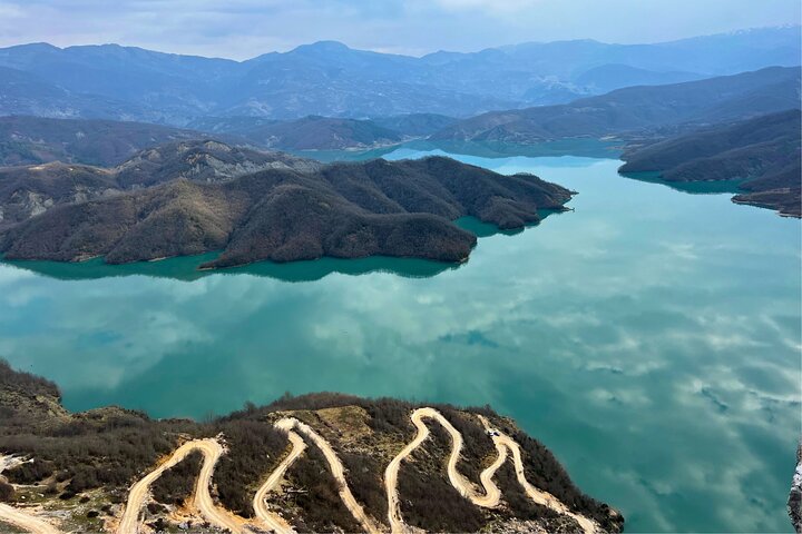 Vandringstur till Bovillasjön och Gamti-berget från Tirana, Albanien, med fokus på naturlandskap och panoramautsikt, foto 8 | wizardtrip