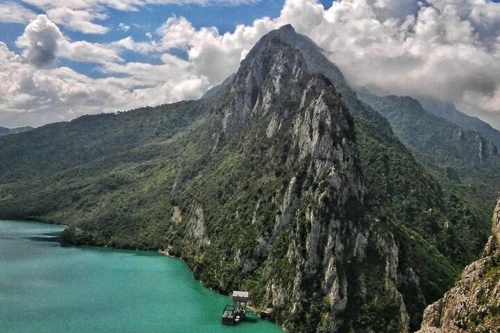 Vandringstur till Bovillasjön och Gamti-berget från Tirana, Albanien, med fokus på naturlandskap och panoramautsikt, foto 9 | wizardtrip