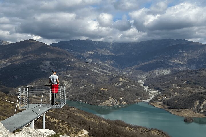 Vandringstur till Bovillasjön och Gamti-berget från Tirana, Albanien, med fokus på naturlandskap och panoramautsikt, foto 10 | wizardtrip