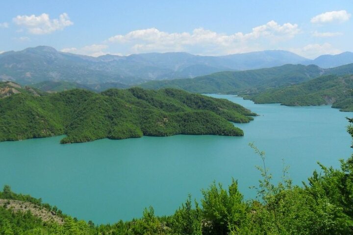 Vandringstur till Bovillasjön och Gamti-berget från Tirana, Albanien, med fokus på naturlandskap och panoramautsikt, foto 11 | wizardtrip