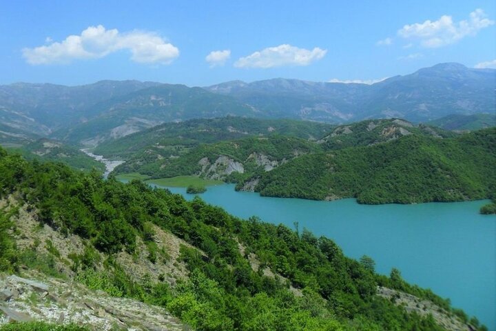 Vandringstur till Bovillasjön och Gamti-berget från Tirana, Albanien, med fokus på naturlandskap och panoramautsikt, foto 13 | wizardtrip
