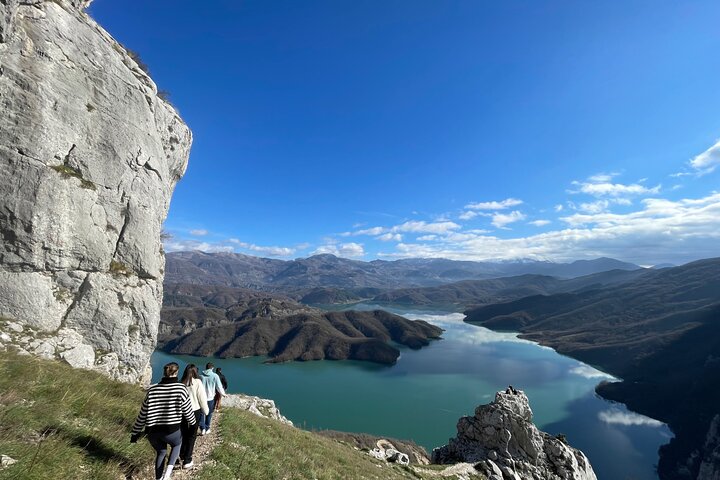 Vandringstur till Bovillasjön och Gamti-berget från Tirana, Albanien, med fokus på naturlandskap och panoramautsikt, foto 15 | wizardtrip