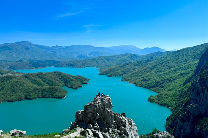 Vandringstur till Bovillasjön och Gamti-berget från Tirana, Albanien, med fokus på naturlandskap och panoramautsikt, foto 18 | wizardtrip