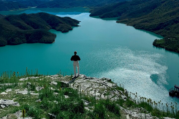 Vandringstur till Bovillasjön och Gamti-berget från Tirana, Albanien, med fokus på naturlandskap och panoramautsikt, foto 19 | wizardtrip