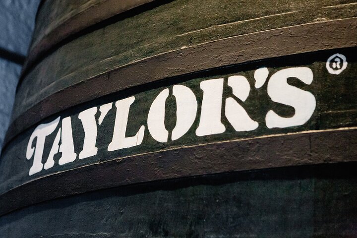 Explore historic Port wine cellars and enjoy a tasting in Porto, photo 10 | wizardtrip