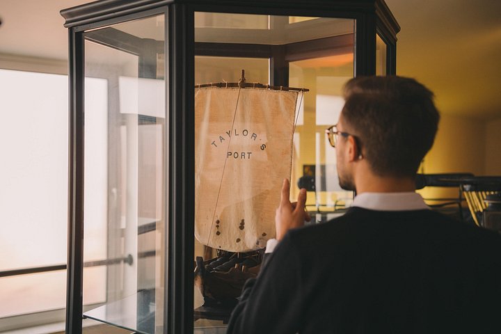 Explore historic Port wine cellars and enjoy a tasting in Porto, photo 12 | wizardtrip