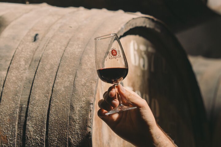 Explore historic Port wine cellars and enjoy a tasting in Porto, photo 15 | wizardtrip
