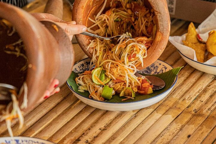 Cooking Class by Samui Native Instructor Geng and O Family | wizardtrip