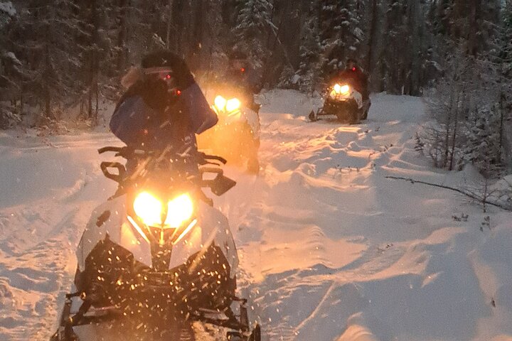 Avventura in motoslitta per principianti su laghi ghiacciati e sentieri forestali a Yellowknife, foto 10 | wizardtrip