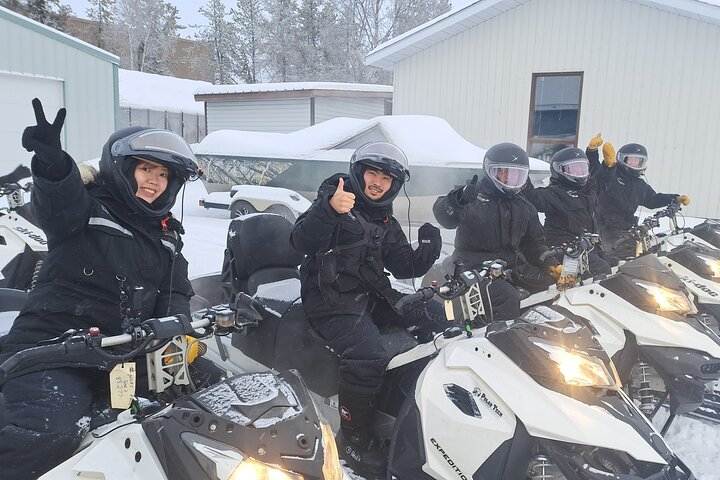 Avventura in motoslitta per principianti su laghi ghiacciati e sentieri forestali a Yellowknife, foto 11 | wizardtrip