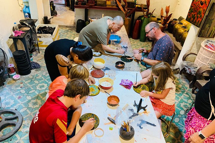 Hanoi traditional craft tour: lacquer painting, incense making, and conical hat crafting in local villages, photo 8 | wizardtrip