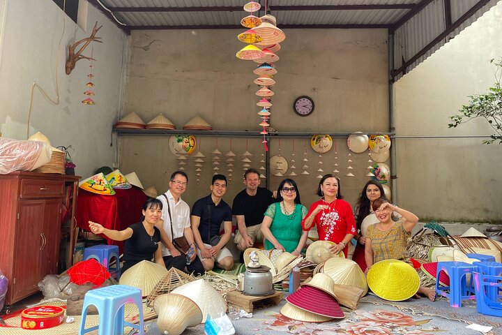 Hanoi traditional craft tour: lacquer painting, incense making, and conical hat crafting in local villages, photo 11 | wizardtrip
