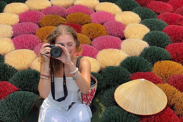 Hanoi traditional craft tour: lacquer painting, incense making, and conical hat crafting in local villages, photo 14 | wizardtrip