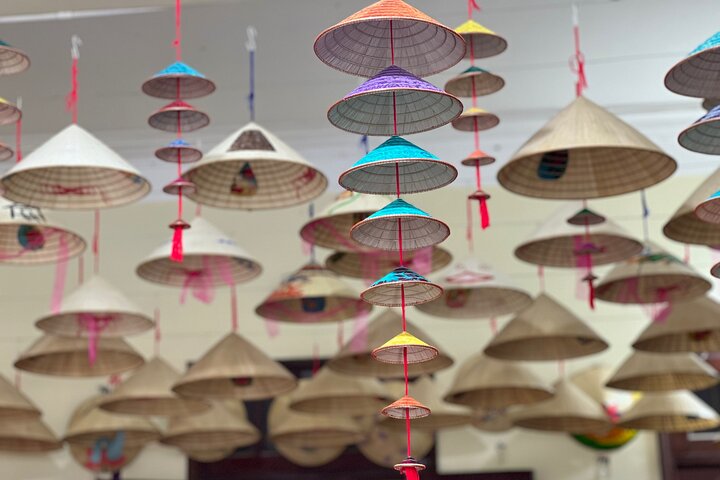 Hanoi traditional craft tour: lacquer painting, incense making, and conical hat crafting in local villages, photo 15 | wizardtrip