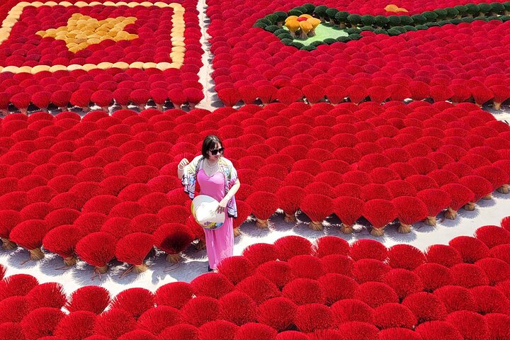 Hanoi traditional craft tour: lacquer painting, incense making, and conical hat crafting in local villages, photo 22 | wizardtrip
