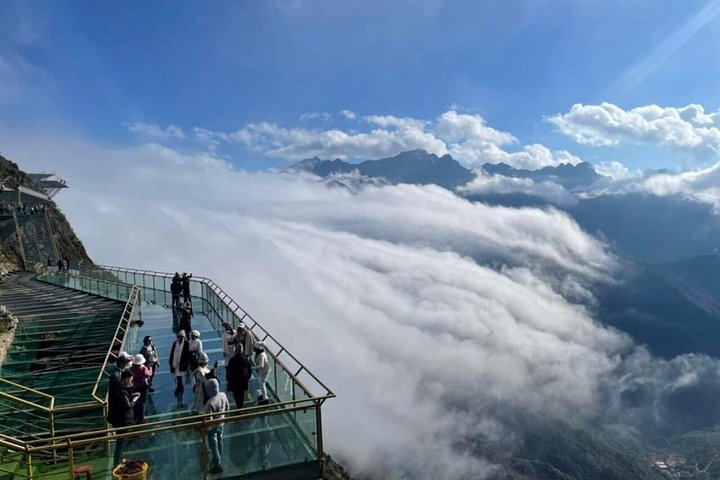 A scenic tour in Sapa, Vietnam, featuring the Glass Bridge, Cat Cat Village, and Moana Sapa, photo 6 | wizardtrip