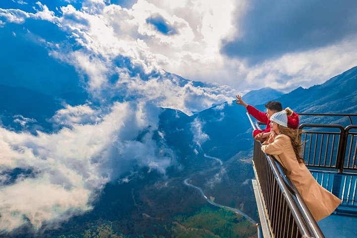 A scenic tour in Sapa, Vietnam, featuring the Glass Bridge, Cat Cat Village, and Moana Sapa, photo 7 | wizardtrip