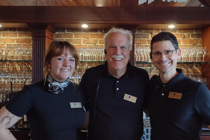 Tour de vino en SUV de lujo en Old Mission Peninsula, Traverse City, Michigan, con viñedos y vistas a la bahía, foto 24 | wizardtrip