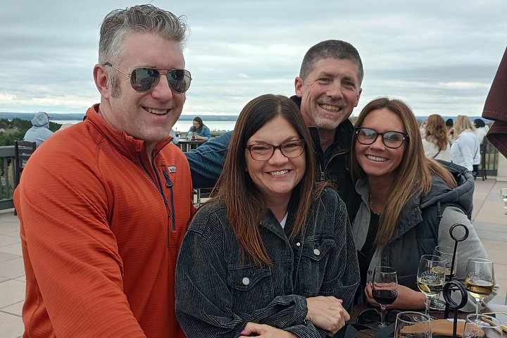 Tour de vino en SUV de lujo en Old Mission Peninsula, Traverse City, Michigan, con viñedos y vistas a la bahía, foto 32 | wizardtrip