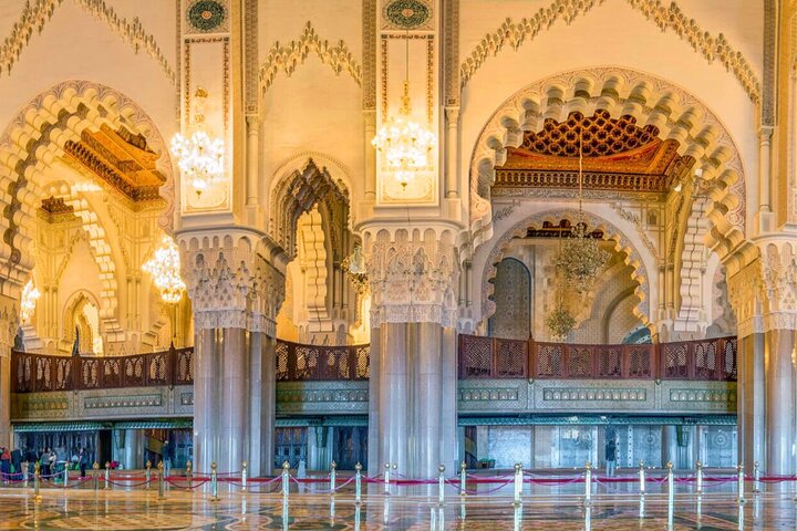 Guided tour of the Hassan II Mosque in Casablanca, Morocco, highlighting its architecture and minaret, photo 9 | wizardtrip
