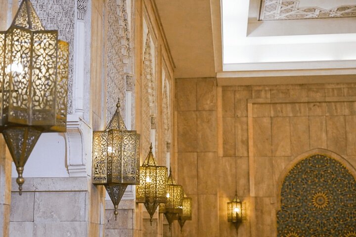 Guided tour of the Hassan II Mosque in Casablanca, Morocco, highlighting its architecture and minaret, photo 11 | wizardtrip