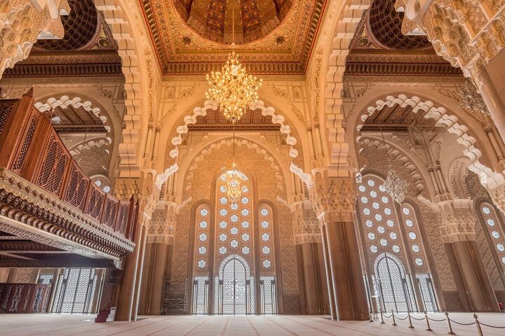Guided tour of the Hassan II Mosque in Casablanca, Morocco, highlighting its architecture and minaret, photo 18 | wizardtrip