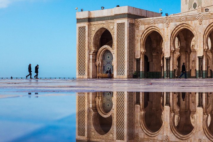 Guided tour of the Hassan II Mosque in Casablanca, Morocco, highlighting its architecture and minaret, photo 22 | wizardtrip