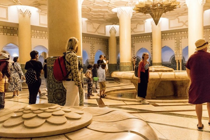 Guided tour of the Hassan II Mosque in Casablanca, Morocco, highlighting its architecture and minaret, photo 24 | wizardtrip