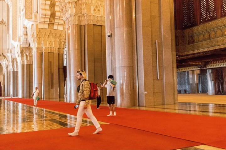 Guided tour of the Hassan II Mosque in Casablanca, Morocco, highlighting its architecture and minaret, photo 28 | wizardtrip